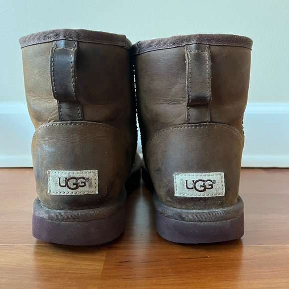 Ugg Mini Brown Leather - Picture 2 of 3